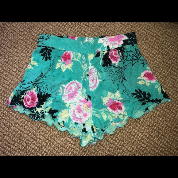 Billabong beyond sunrise floral print shorts - Picture 2 of 4